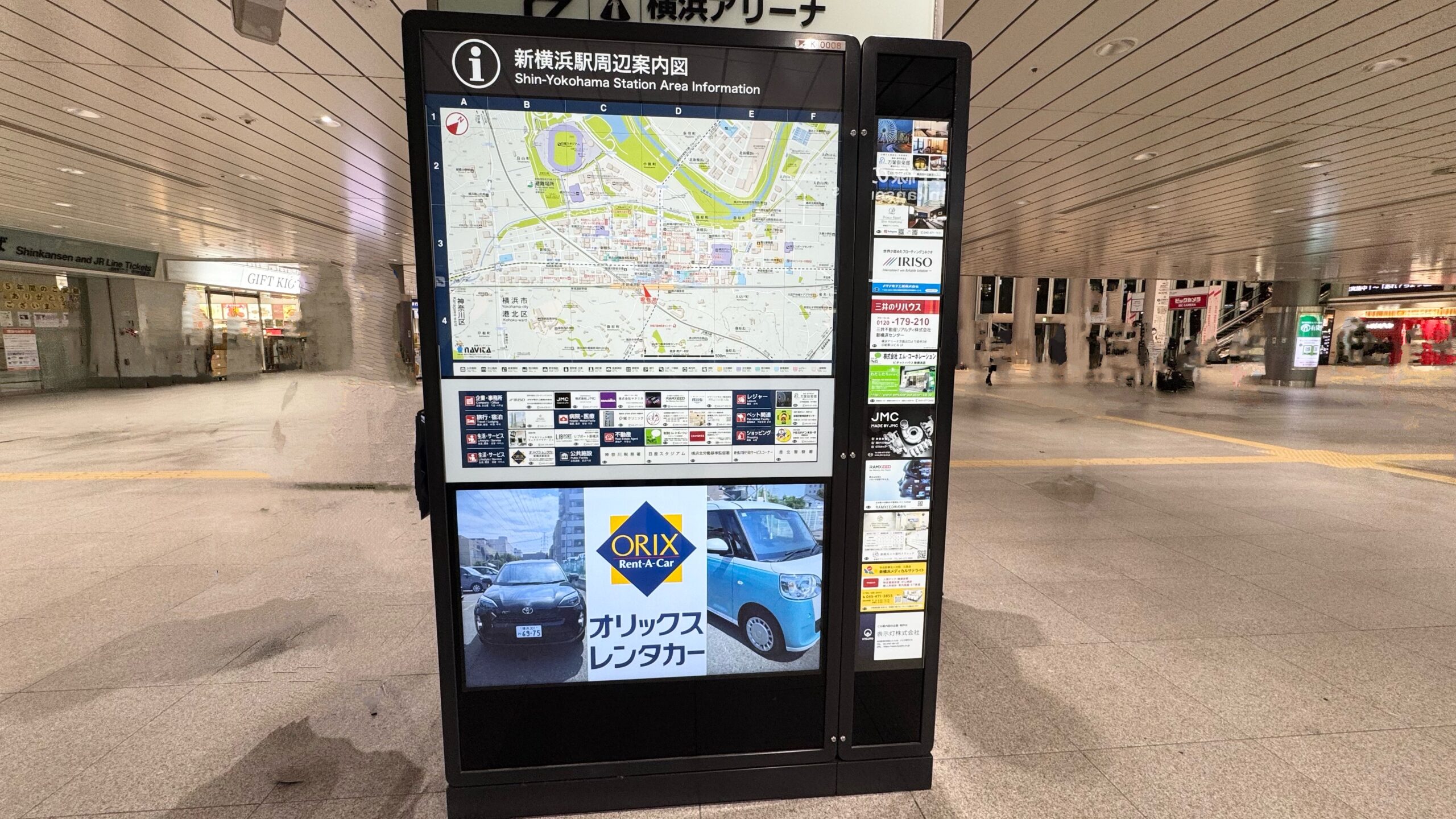 JR新横浜駅にオリックスレンタカー新横浜駅前店の電光掲示板掲出開始!!